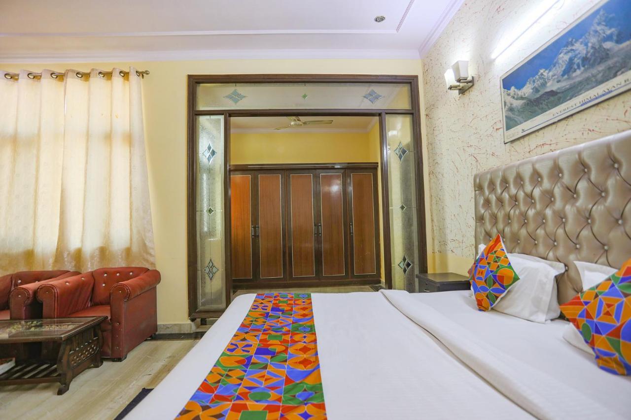 Hotel Treebo Trip HM Palace Noida Exteriér fotografie